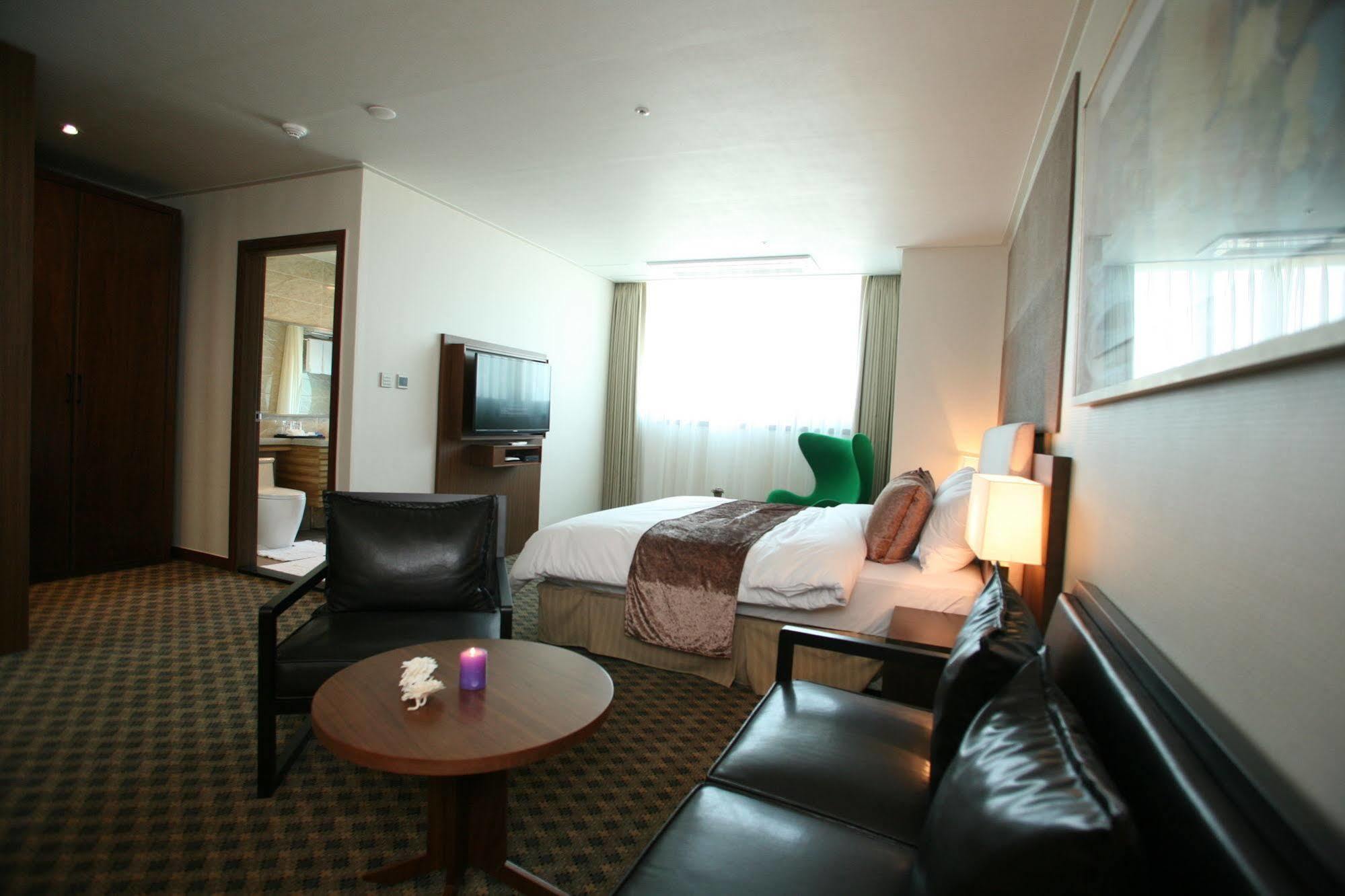 Hyunjin Tourist Hotel Donghae Zewnętrze zdjęcie
