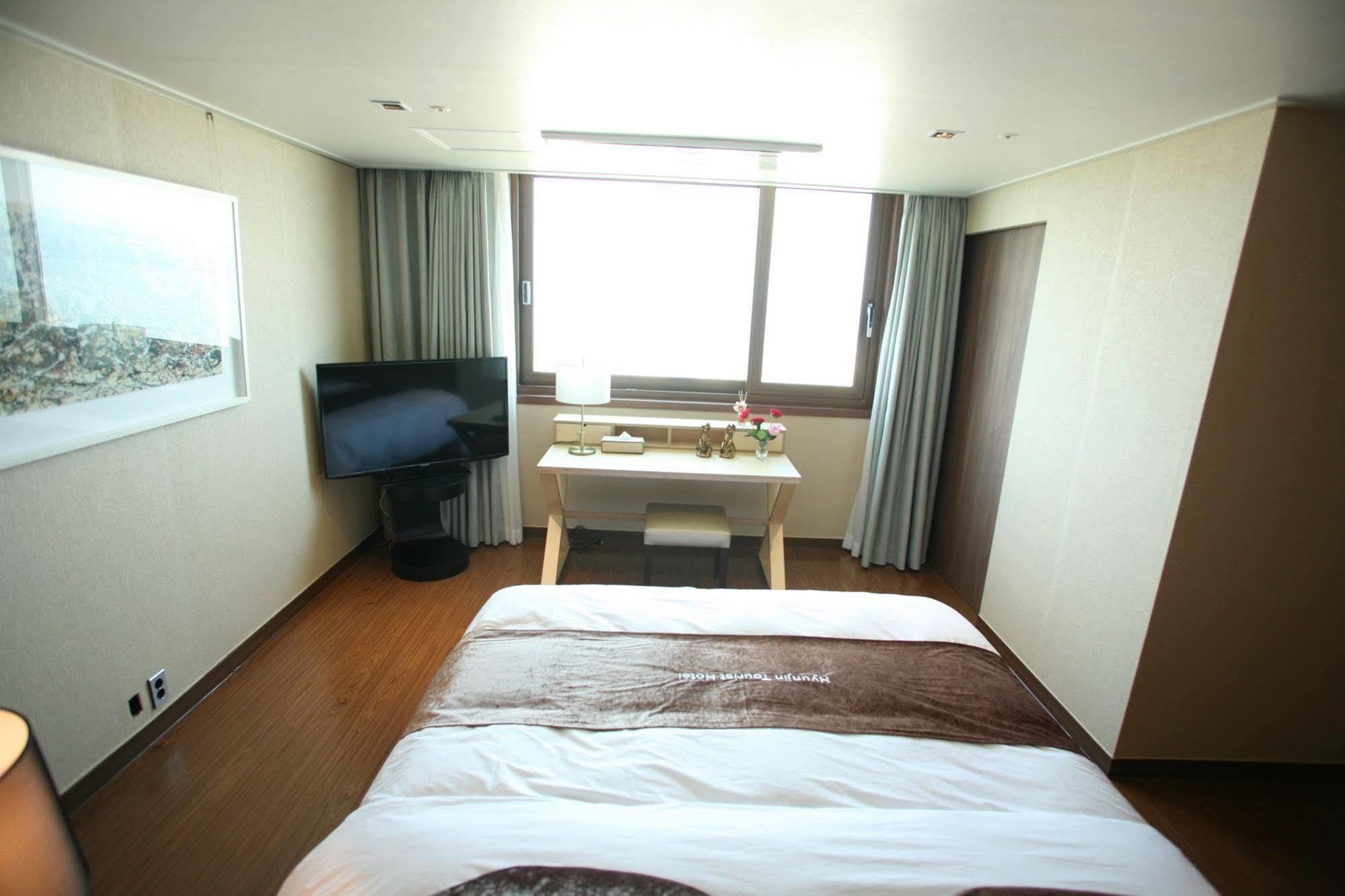 Hyunjin Tourist Hotel Donghae Zewnętrze zdjęcie